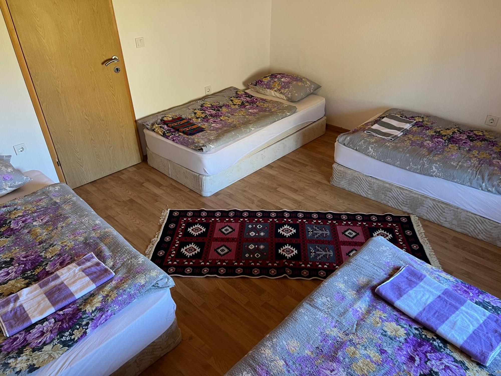 Kod Kapetana Tea Bed and Breakfast Gornji Lukomir Exterior foto