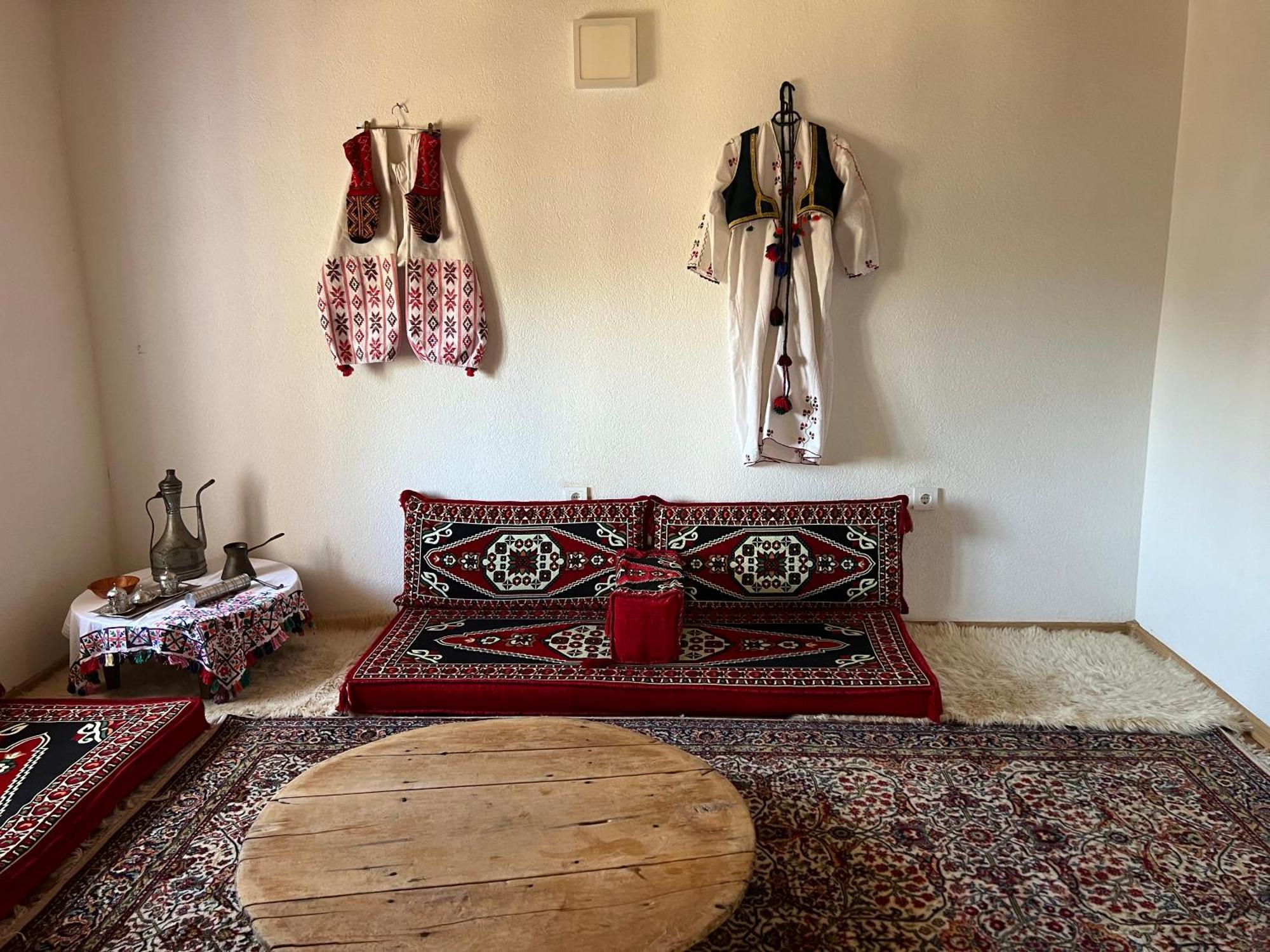 Kod Kapetana Tea Bed and Breakfast Gornji Lukomir Exterior foto