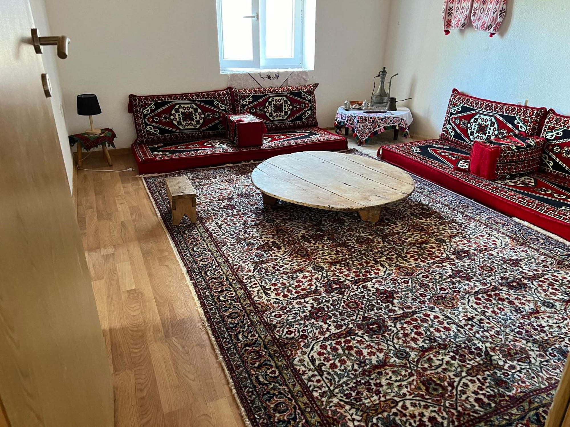 Kod Kapetana Tea Bed and Breakfast Gornji Lukomir Exterior foto