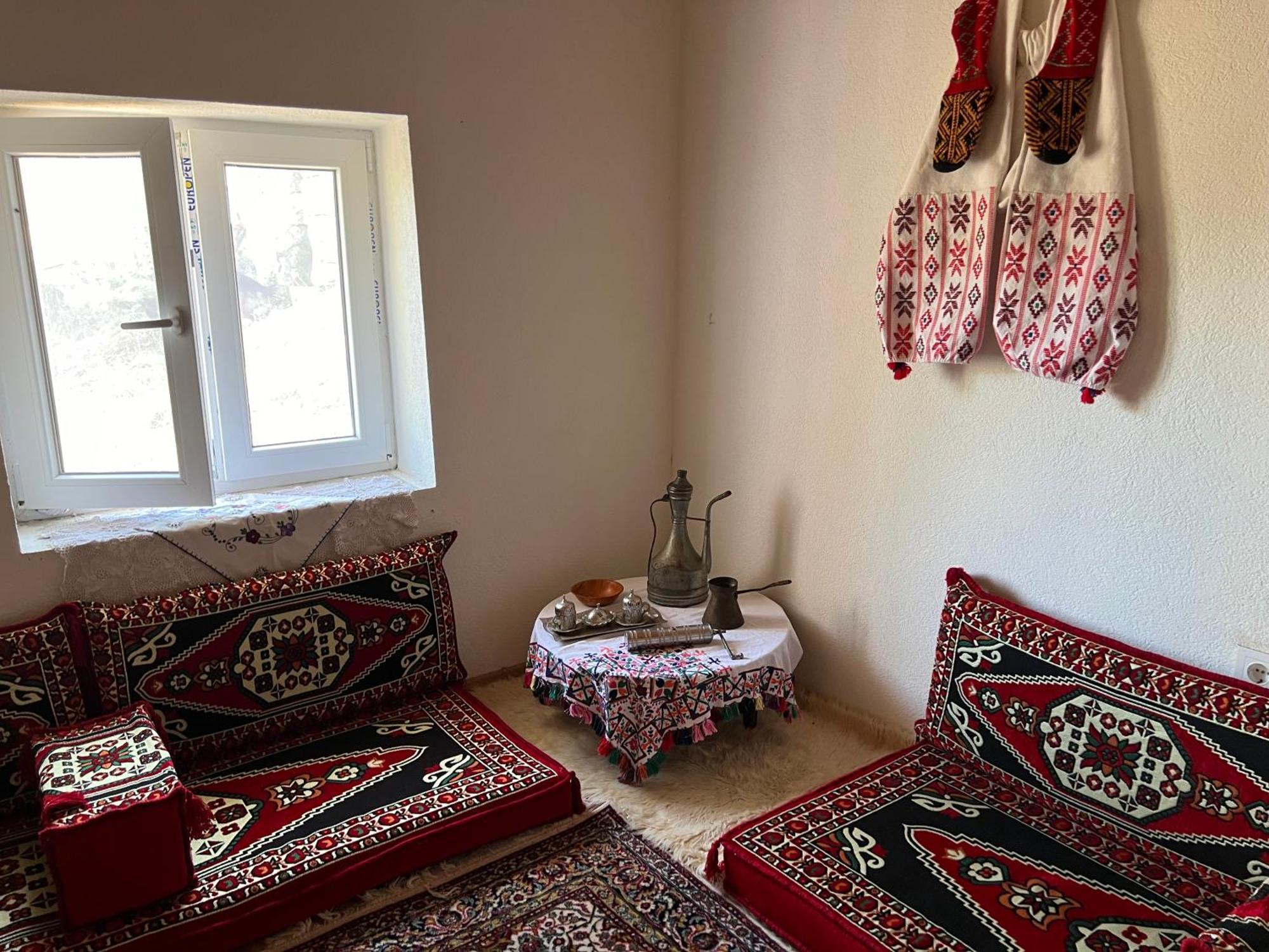 Kod Kapetana Tea Bed and Breakfast Gornji Lukomir Exterior foto