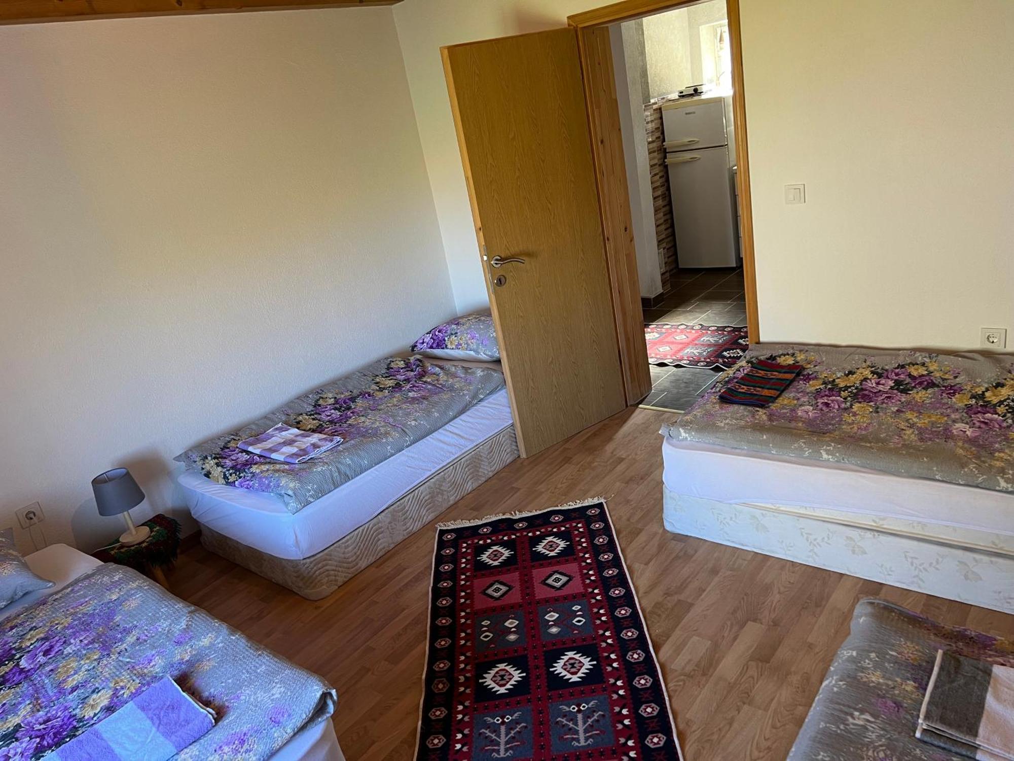 Kod Kapetana Tea Bed and Breakfast Gornji Lukomir Exterior foto