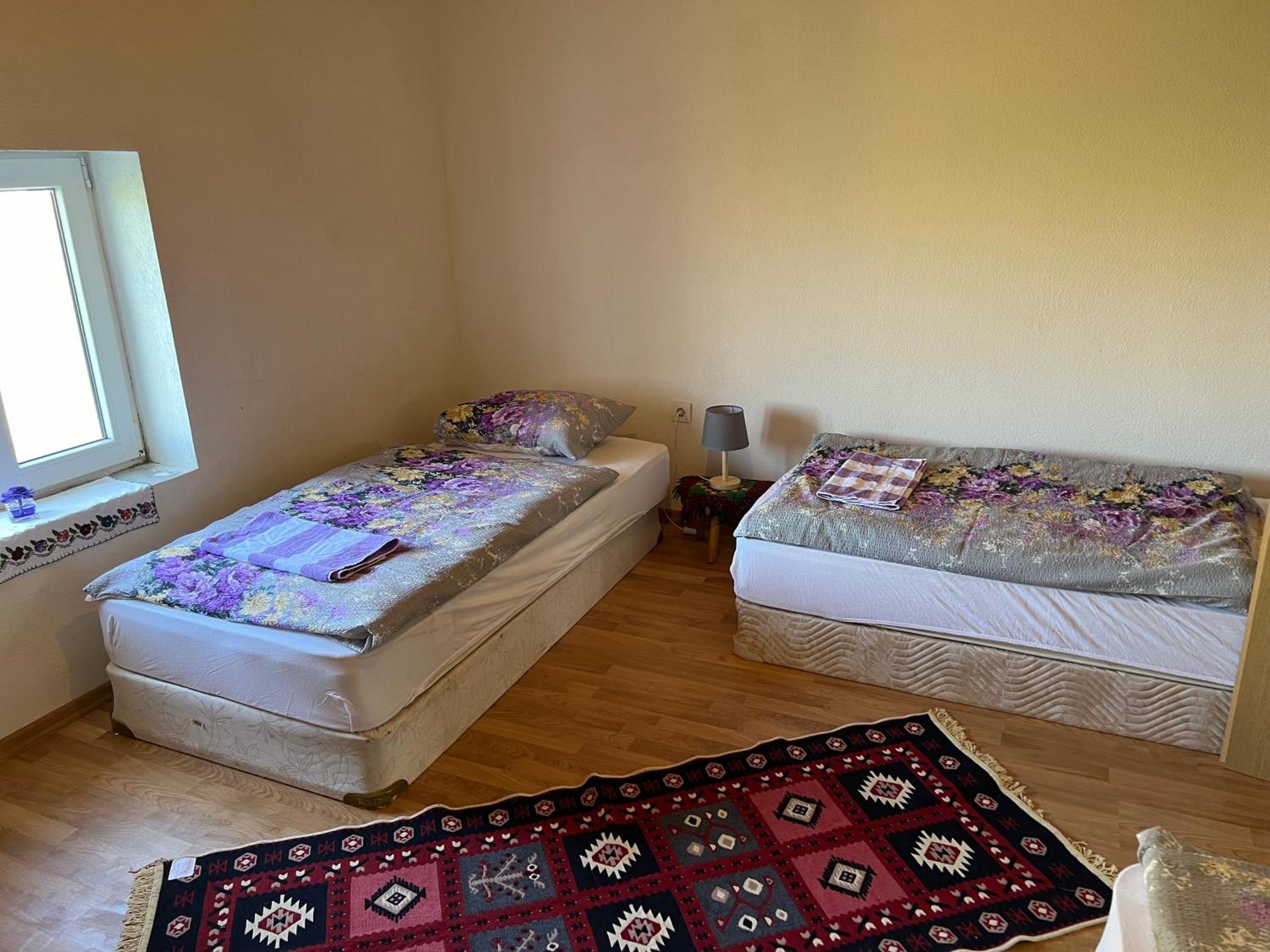 Kod Kapetana Tea Bed and Breakfast Gornji Lukomir Exterior foto