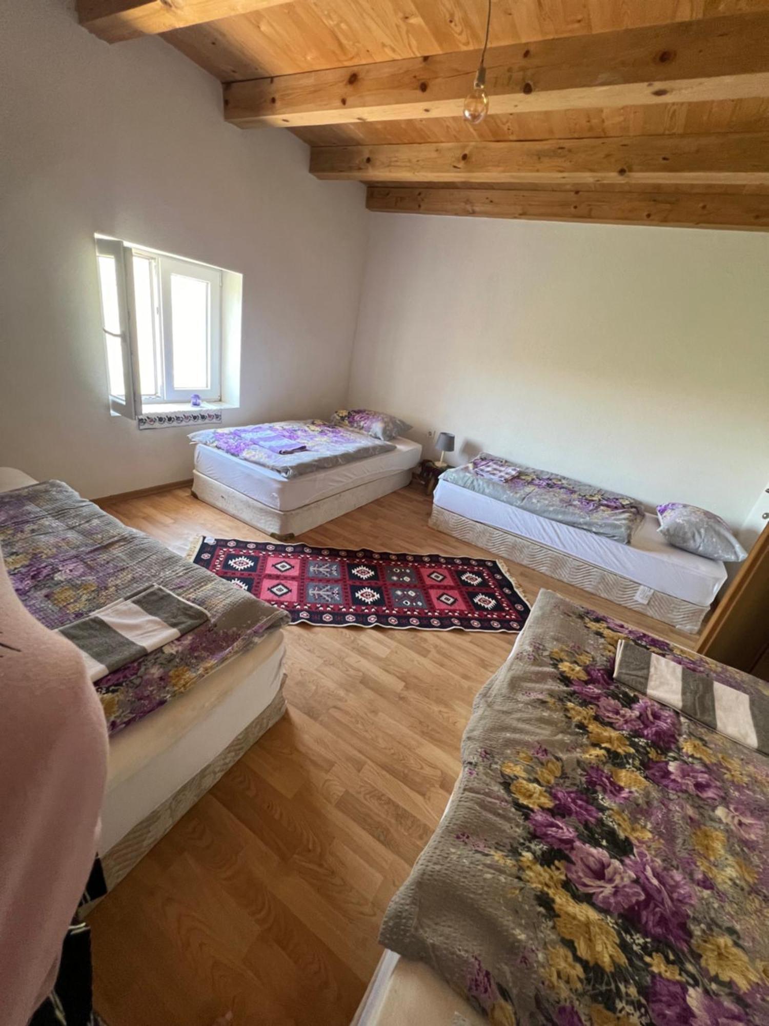 Kod Kapetana Tea Bed and Breakfast Gornji Lukomir Exterior foto