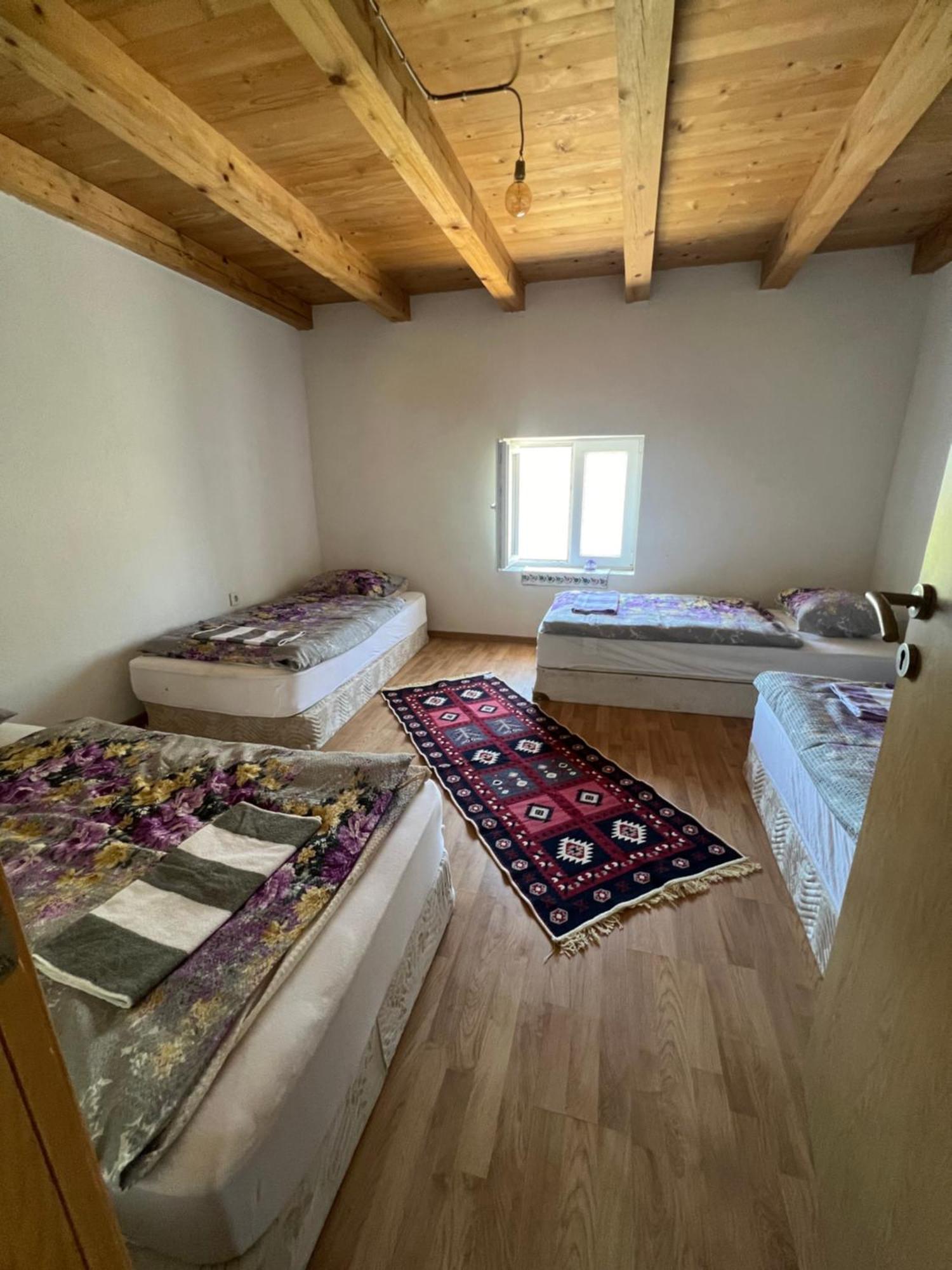 Kod Kapetana Tea Bed and Breakfast Gornji Lukomir Exterior foto