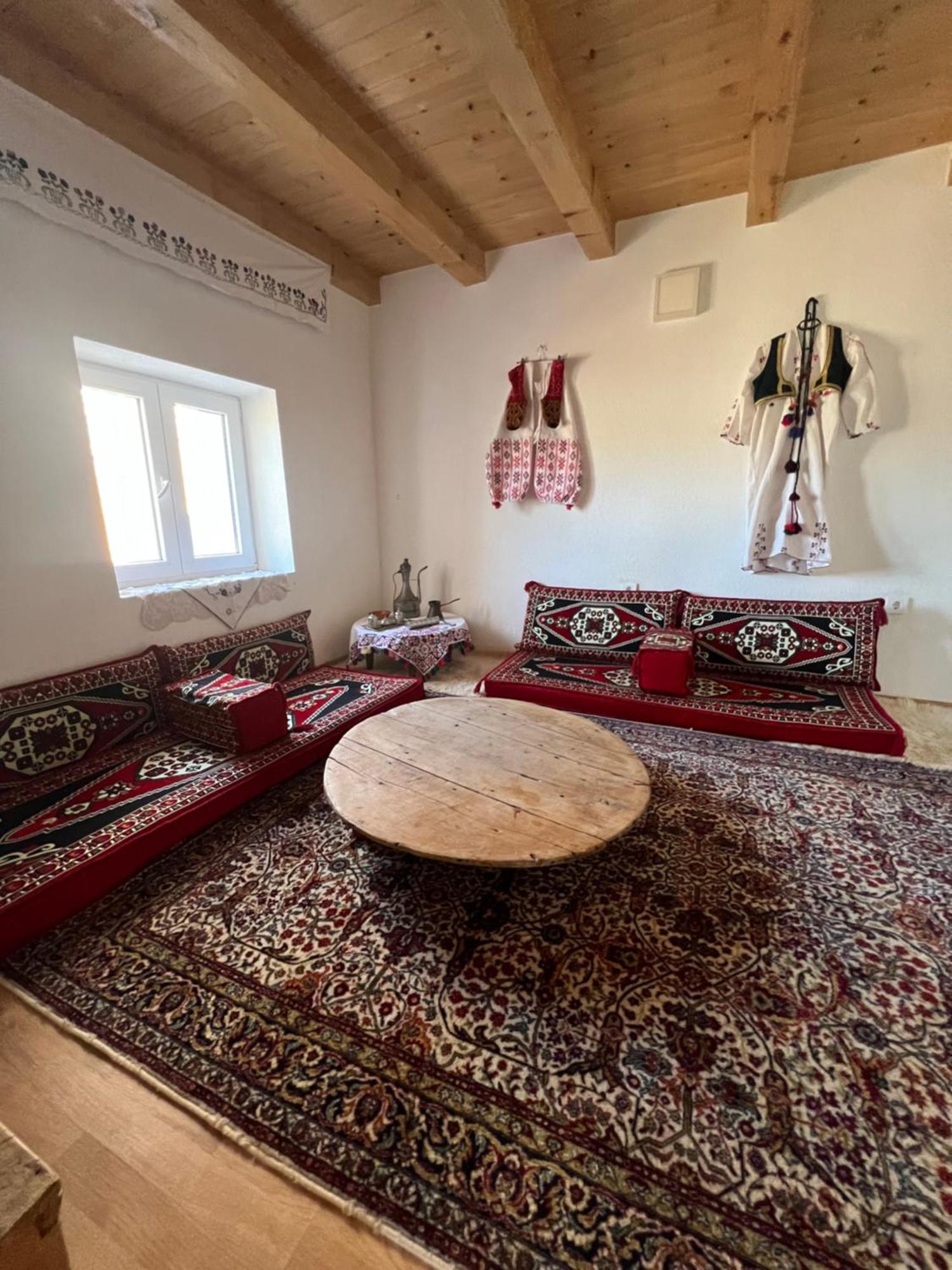 Kod Kapetana Tea Bed and Breakfast Gornji Lukomir Exterior foto