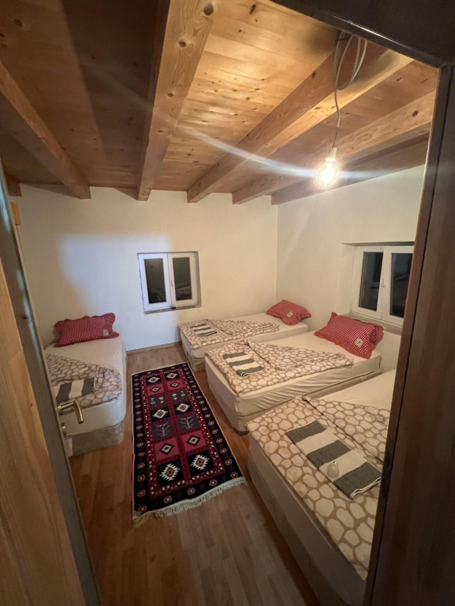 Kod Kapetana Tea Bed and Breakfast Gornji Lukomir Exterior foto