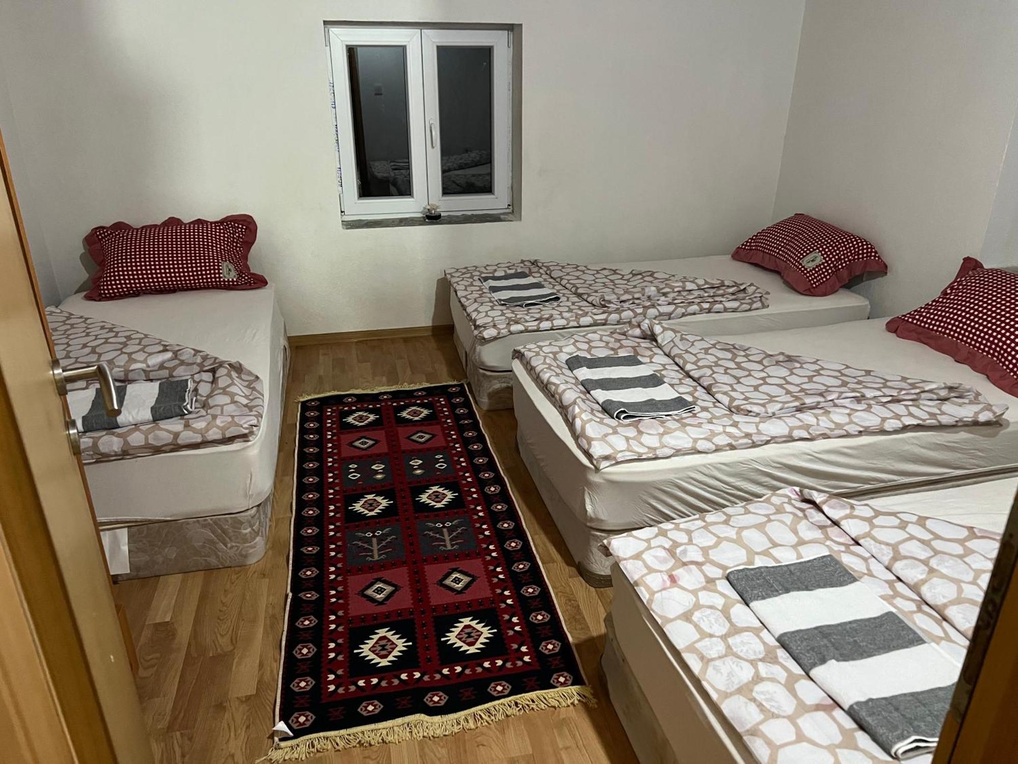 Kod Kapetana Tea Bed and Breakfast Gornji Lukomir Exterior foto